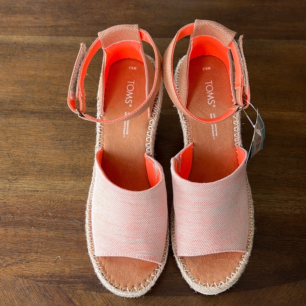 NWT TOMS Marisol Wedge - 8.5